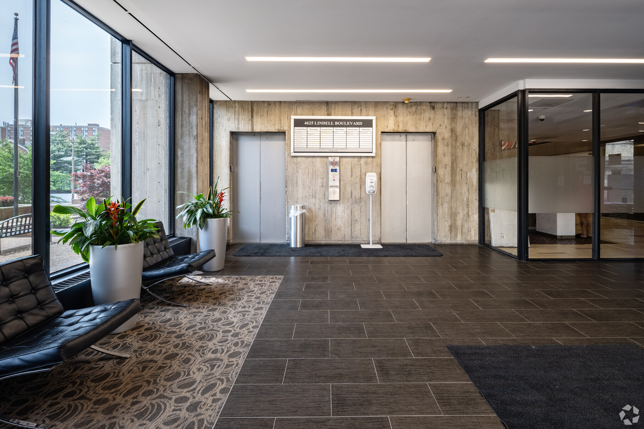 4625 Lindell Blvd Saint Louis MO Luxurious Lobby Overlooking the City 2 Large High Definition